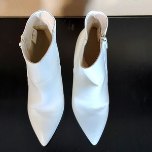 Dream pairs ankle boots Size 7 White